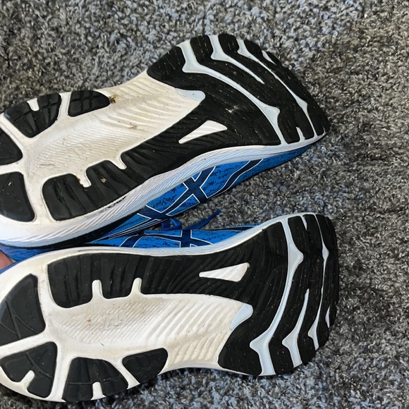 Asics size11.5 - Picture 4 of 6